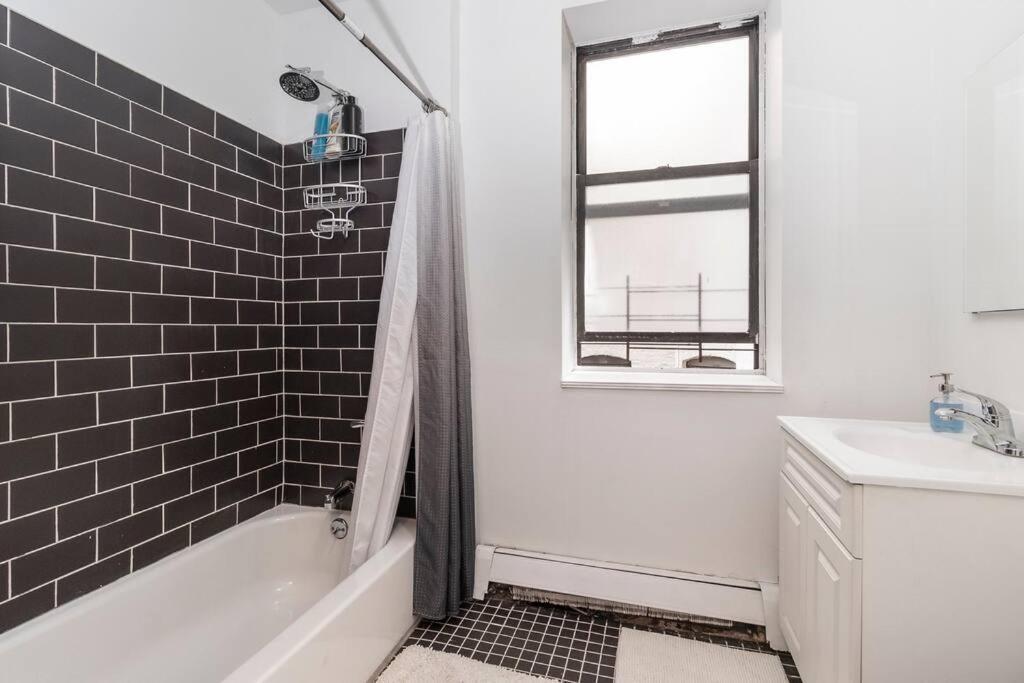 2Bed Bliss By Central Park North New York Exteriör bild