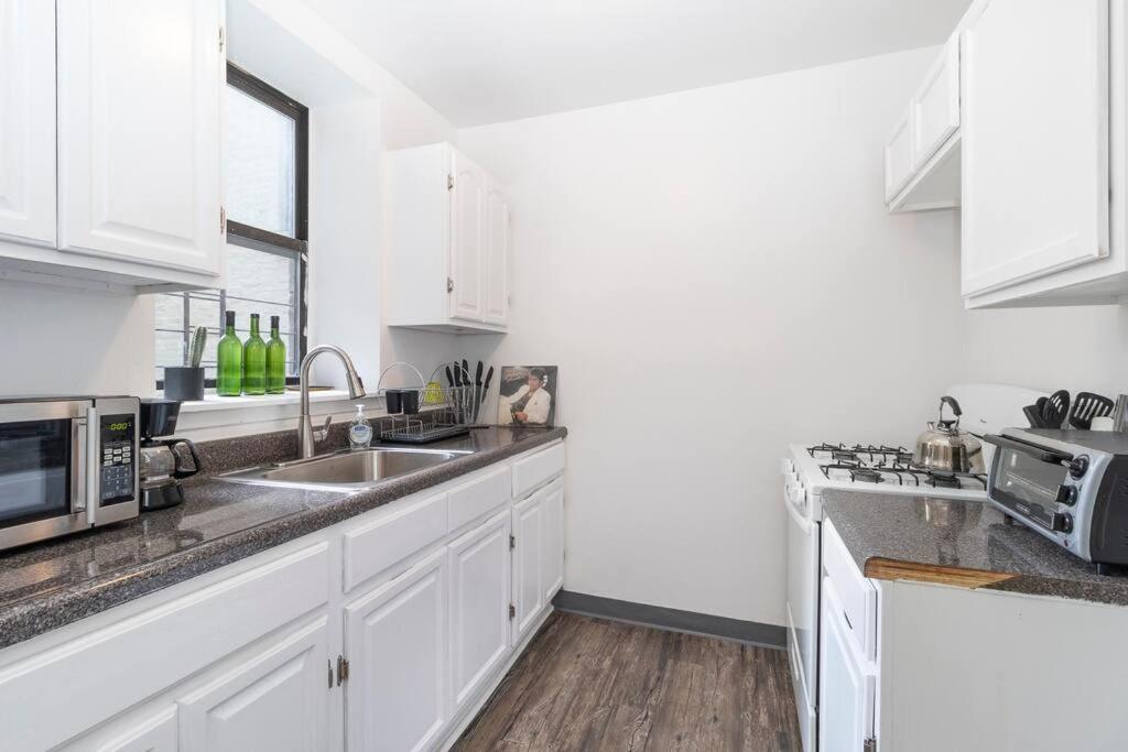 2Bed Bliss By Central Park North New York Exteriör bild